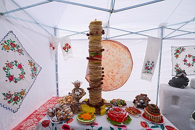 С размахом, звучно и вкусно. Как отпраздновали Масленицу жители Берестовицкого района