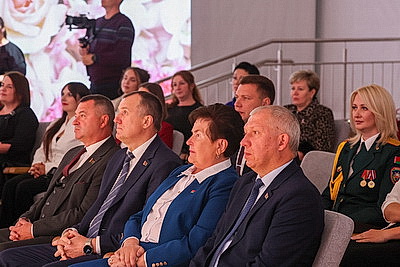 В Музее Славы Могилевщины женщин региона поздравили с Днем матери