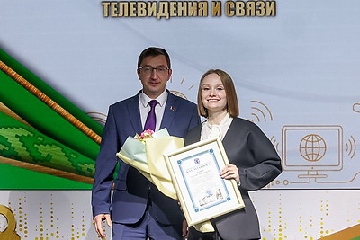 Сотрудников СМИ наградило руководство Минска