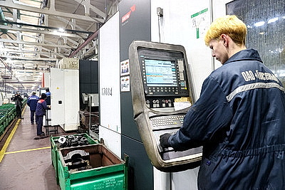 Идеал белорусской женщины, кадровый вопрос, развитие экономики. О чем говорил глава ЦИК с коллективом \"Гомсельмаша\"