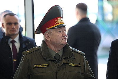 Лукашенко посетил Минский аэроклуб ДОСААФ