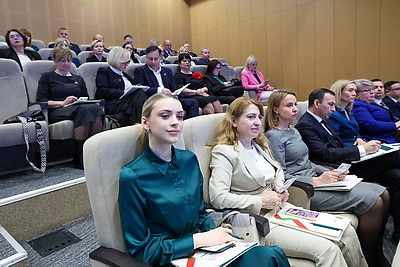 В съезде партии \"Белая Русь\" участвуют около 600 делегатов со всей страны