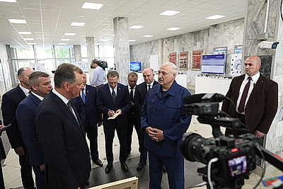 Торговля на селе и перспективы БелОМО. Лукашенко посетил Вилейский район