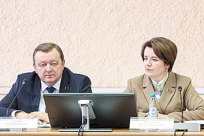 ЖКХ, здравоохранение, развитие территорий. Работу с обращениями в Витебской области рассмотрели в Ушачах