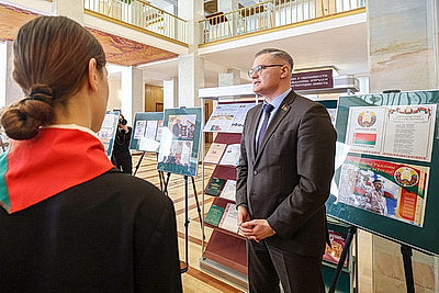 Не только права, но и обязанности перед Родиной. Школьникам вручили паспорта в Палате представителей