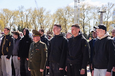 Торжественная отправка новобранцев на срочную военную службу прошла в Минске и регионах Беларуси