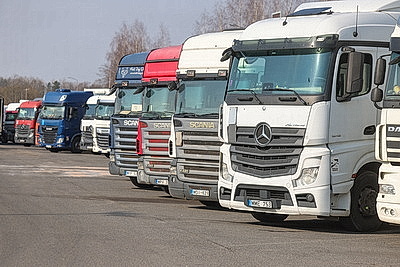 \"Не торопятся работать\". Как литовская сторона принимает грузовики в пункте пропуска \"Бенякони\"