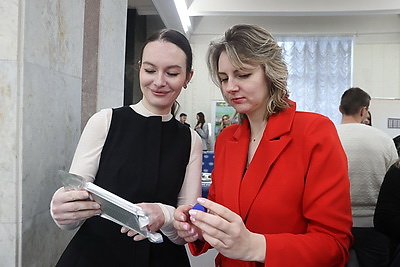 \"Впечатляет буквально все\". Участники \"Первого шага в науку\" о масштабе конференции и современных разработках