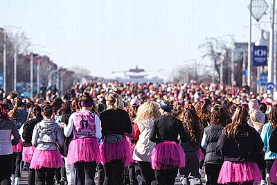 \"Заряд эндорфинами и цветы на финише\". \"Красивый забег\" прошел в Минске