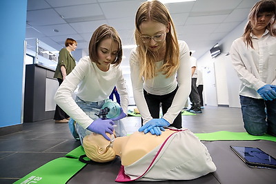 \"Множество предметов в школе объясняют в теории, а здесь - практика\". Проект \"Запусти сердце\" вновь собрал десятиклассников