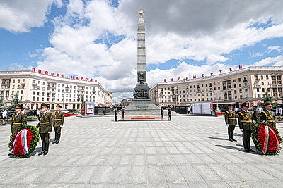 Автопробег \"Города-герои - города Героев\" по территории Беларуси стартовал от площади Победы в Минске