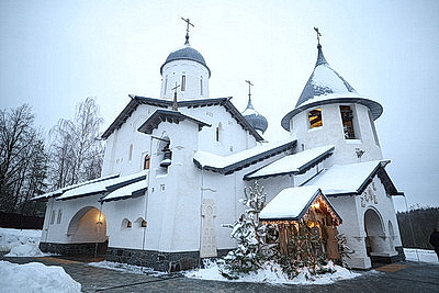 Лукашенко зажег рождественскую свечу в храме в Минском районе