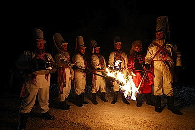 Деревня, где каждый мечтает стать \"царем\". Как в Семежево сохраняют уникальный обряд