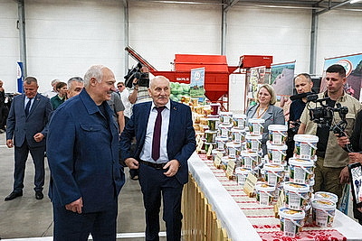 Фермерские хозяйства - в центре внимания. Лукашенко совершил рабочую поездку в Житковичский район