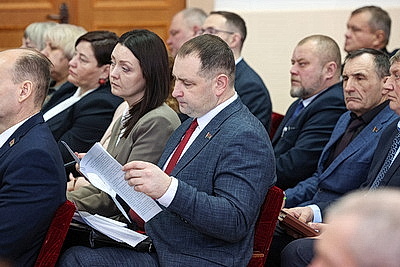 ЖКХ, здравоохранение, развитие территорий. Работу с обращениями в Витебской области рассмотрели в Ушачах