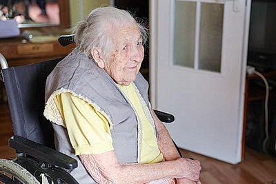 \"Цените мир и оставайтесь человечными\". 101-летняя ветеран труда из Гомеля напутствовала молодежь