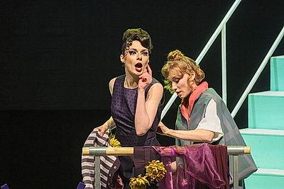 Театр \"Школа драматического искусства\" представил на \"M.@rt.контакт\" спектакль \"Дядюшкин сон\"