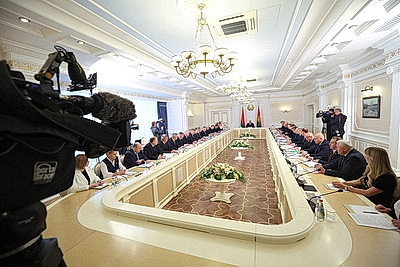 Лукашенко назвал инициативу \"Один район - один проект\" стратегической задачей в региональном развитии