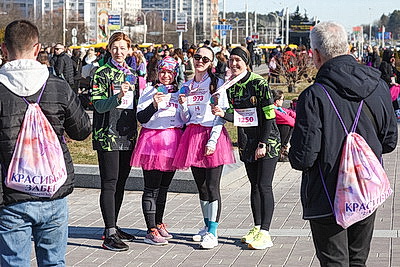 \"Заряд эндорфинами и цветы на финише\". \"Красивый забег\" прошел в Минске