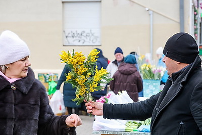 Атмосфера на улицах белорусских городов в преддверии 8 Марта