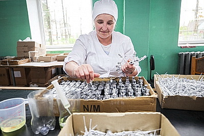 В Докшицах выпускают 2,5 млн флаконов аналогов французских духов в год