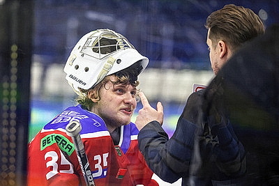 Хоккеисты \"Юности\" обыграли \"Металлург\" в матче экстралиги