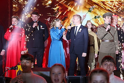 Праздничный концерт \"Дорогами Победы!\" проходит у Дворца спорта