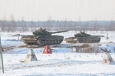 Десантники и гвардейцы во время проверки ВС сдают нормативы по огневой подготовке в Борисовском районе