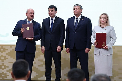 Экономика, наука, культура. На III Форуме регионов Беларуси и Узбекистана подписан ряд документов