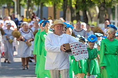 Брендовый фестиваль \"Льняная карусель\" провели в Корме