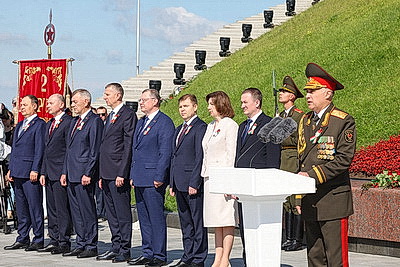 Символ мужества и гордости народа. Торжества по случаю Дня Независимости проходят на Кургане Славы