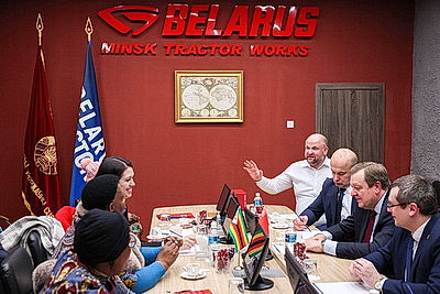 Парламентская делегация Зимбабве посетила РНПЦ \"Мать и дитя\" и МТЗ