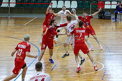 \"Мешков Брест\" и СКА победили на старте 1/2 финала чемпионата Беларуси по гандболу
