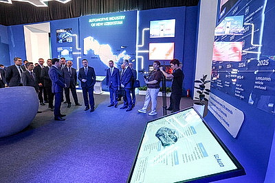 Турчин ознакомился с выставкой Ташкентского международного инвестиционного форума