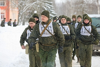 Внезапная проверка ВС продолжается. Бойцы сдают экзамен на выносливость