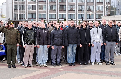 Торжественная отправка новобранцев на срочную военную службу прошла в Минске и регионах Беларуси