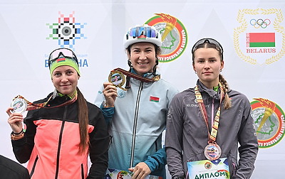 Смольские выиграли масс-старты на чемпионате Беларуси по летнему биатлону