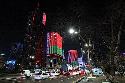 В Ташкенте здания окрасились в цвета белорусского флага