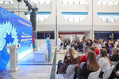 \"Женская энергия для большого дела\". Молодежный женский форум проходит в Минске