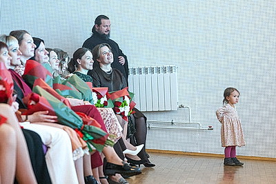 \"Вы служите примером для многих\". Орден Матери вручили 47 многодетным минчанкам