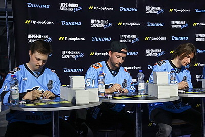 \"Наши болельщики - лучшие\". Хоккейное \"Динамо\" закрыло сезон в \"Минск-Арене\"