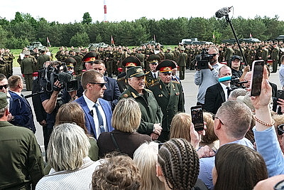 Лукашенко принял участие в церемонии приведения к военной присяге в Борисовском районе
