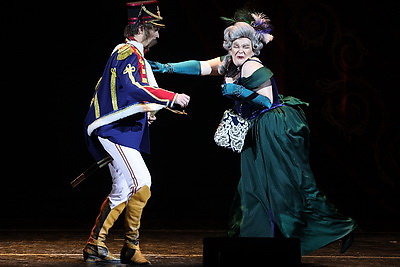 Юбилейный вечер \"Кальман против Штрауса, или Пять и пять - пятьдесят пять\" собрал на сцене весь коллектив музыкального театра