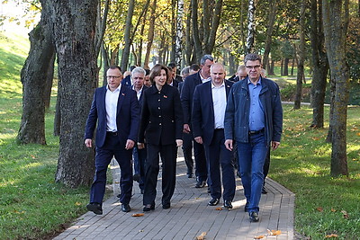Кочанова ознакомилась с благоустроенными локациями отдыха в Минске