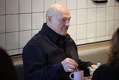 Лукашенко посетил один из ресторанов сети \"Мак.бай\"