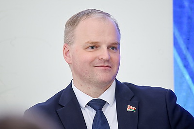 Более 300 ребят со всей страны собрал в Минске республиканский праздник \"Детства мирная страна\"