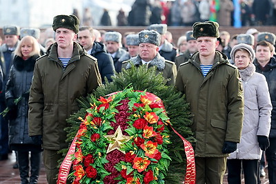 Праздник мужества и верности долгу: в регионах Беларуси 23 февраля прошли торжественные митинги