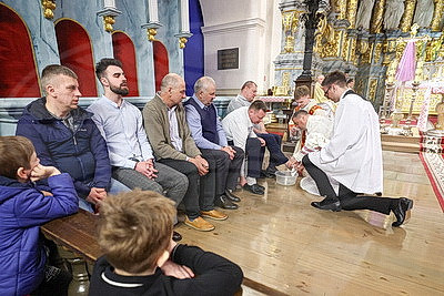 Католические верующие отмечают Чистый четверг