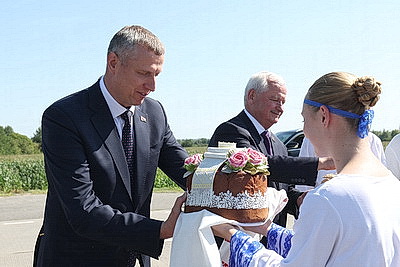 Водитель из Каменецкого района первым в стране перевез 5 тыс. тонн зерна на уборочной