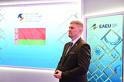 Лукашенко в Астане посетил выставку цифровых достижений стран ЕАЭС